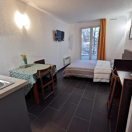 La Defense 3* קורבוו