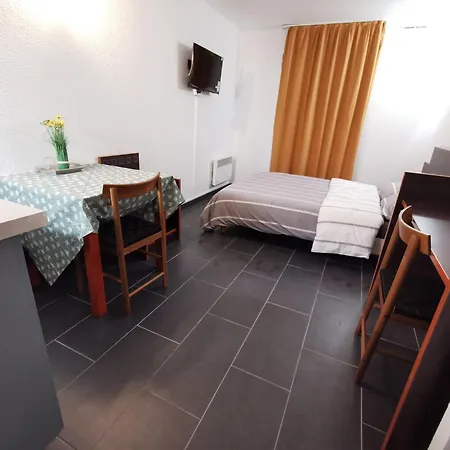 La Defense מלון דירות